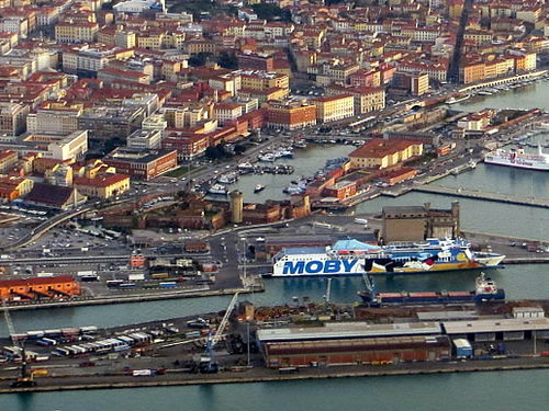 porto di livorno foto